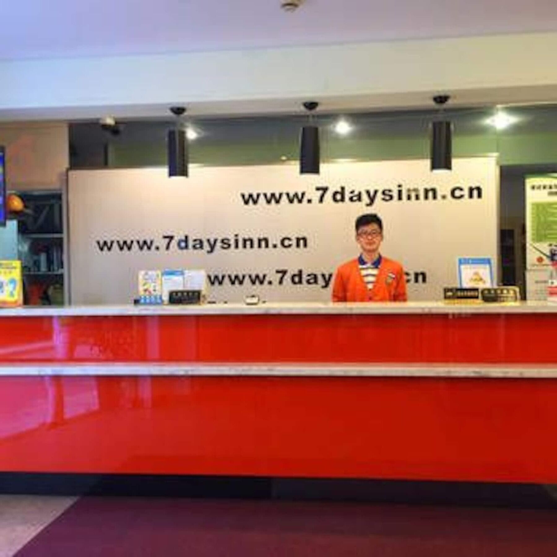7 Days Hotel